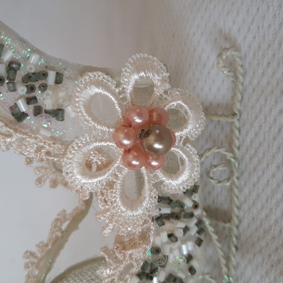 Set of Victorian Ornaments - Picture 3 of 5